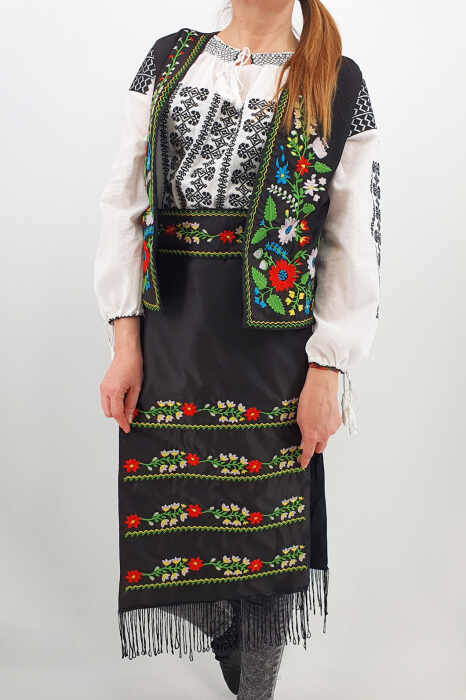 Costum Traditional - Vesta, brau si 2 Fote brodate cu model traditional Iulia