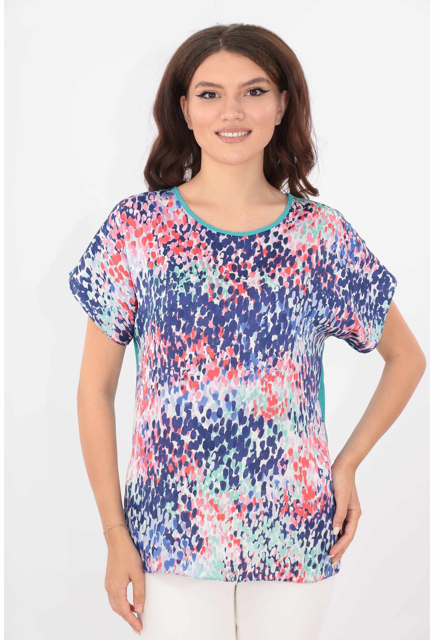Bluza lejera turcoaz cu print multicolor